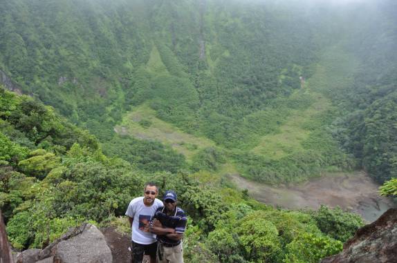 Com o Sylvester, nosso guia na subida do monte Liamuiga, o vulcão da ilha de St. Kitts - Caribe
